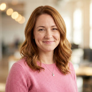 Emily Watson, responsabilă cu Serviciul de Relații cu Clienții în cadrul Sporimar Group